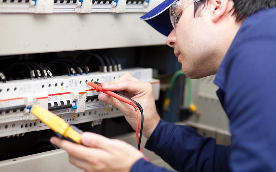 électricien dans le bâtiment Paris 12